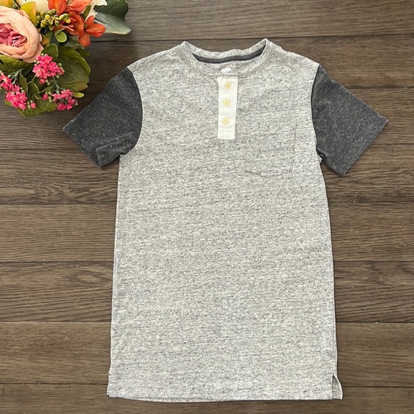 Old Navy boys tee shirt - Picture 2 of 10